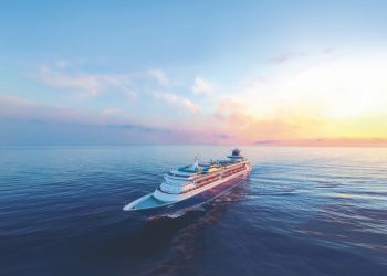 Pullmantur refuerza Vigo como puerto de embarque con el “portaaviones” de su flota