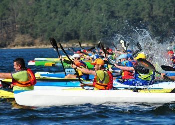 El Club Piragüismo Olívico se estrena con una regata de kayak de mar