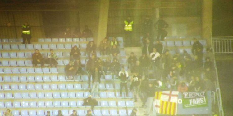 Los ultras del Betis, en Río Alto; pancarta de Celtarras, en Río Bajo