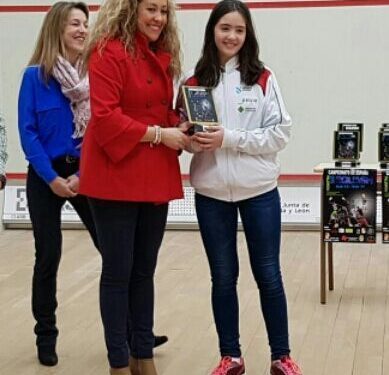 Sofía Rodríguez y Hugo Mon, del Vigo Squash, bronce en el Nacional sub-13