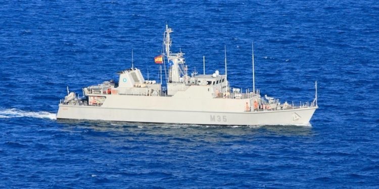 Rumbo a Vigo rompiendo las olas