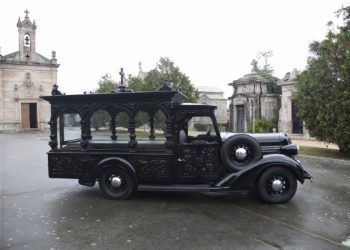 Se buscan tres sepultureros en Vigo