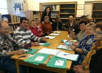 Salvaterra ensina a manexar o teléfono e celebra o día das Letras Galegas