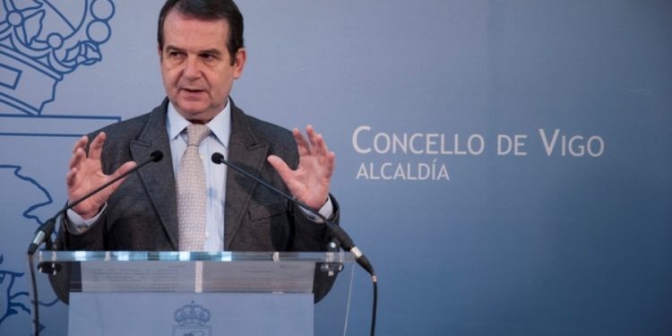 «Los alcaldes de Santiago, Ferrol y A Coruña pueden insultarme, pero son peores que los del PP»