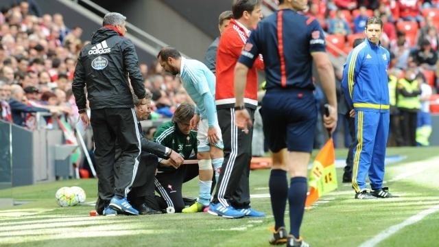 Marcelo Díaz regresó de Bilbao con ocho puntos de sutura en una rodilla