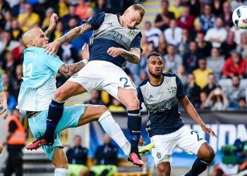 Guidetti lidera a Suecia pero le falta puntería