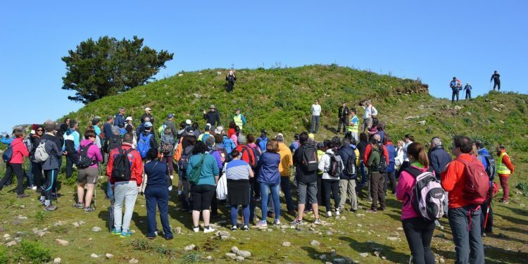 Exitoso crowdfunding para recuperar un petróglifo e escavar un castro en Oia