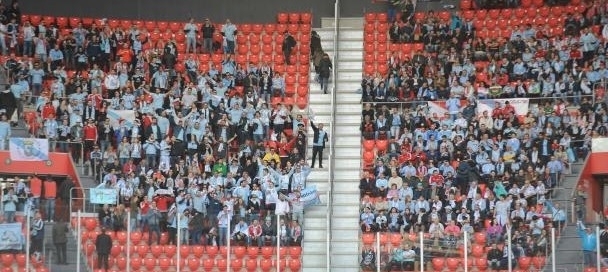Casi 200 incondicionales para acallar a un Calderón lleno