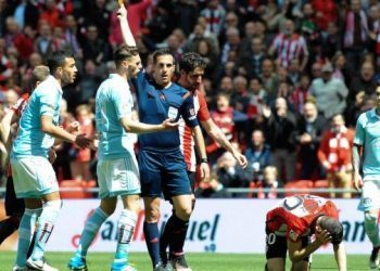 Aduriz: “Cabral no tiene por qué dejar la pierna y pegarme en la cabeza”