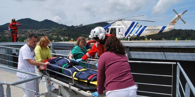 O helicóptero de rescate «Pesca 1» pode por fin aterrar no Cunqueiro