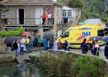 Un joven salva la vida tras caer con su coche al río Miñor en A Ramallosa