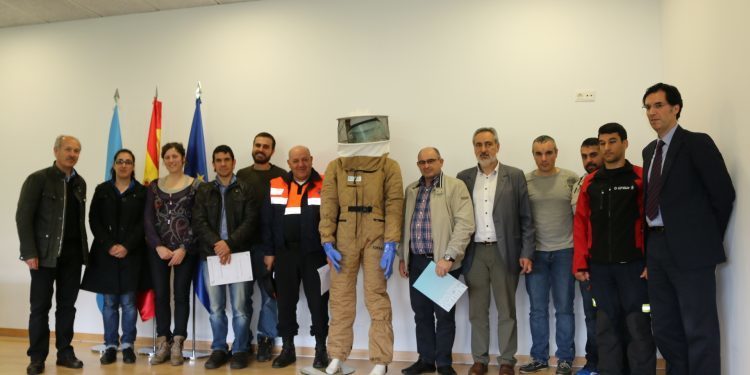 Veinte trajes para luchar contra la avispa asiática