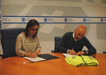 Xunta e Federación de Ciclismo reparten 1.000 cortaventos reflectantes