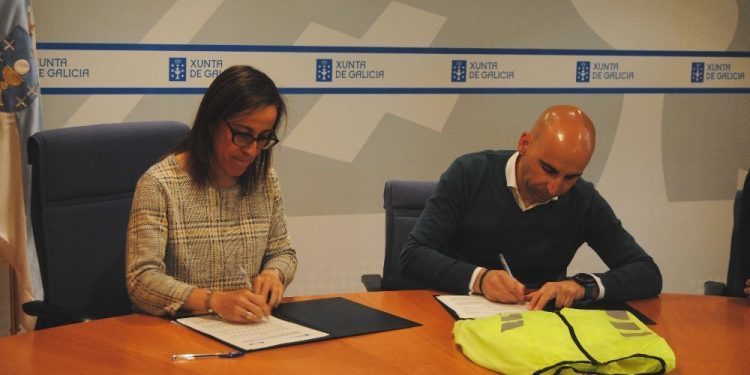 Xunta e Federación de Ciclismo reparten 1.000 cortaventos reflectantes