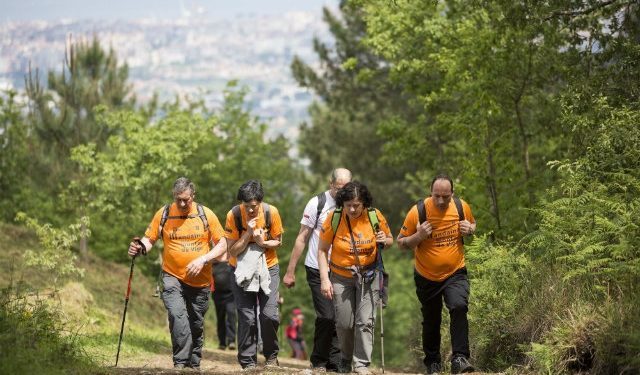 Un millar de personas recorre los montes de Vigo