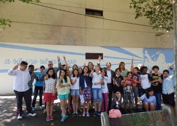 Los escolares se suman a la transformación de Vigo pintando sus colegios