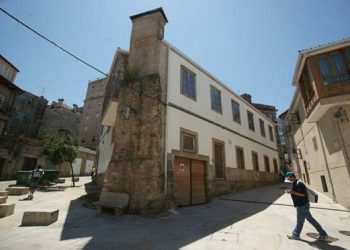 Dibujo y pintura en el Aula UNED de Vigo