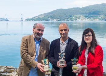 O médico vigués Manuel Esteban gaña o Xerais coa súa primeira obra