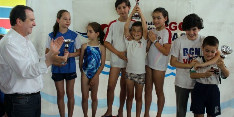 El colegio Apóstol sucede al Martín Códax como vencedor de la Liga Concello de Vigo