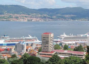 Vistas Castro baluarte Diamante Vigo Puerto cruceros monarch ventura