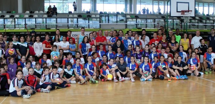 Más de 700 niños cierran su participación en el programa de escuelas deportivas