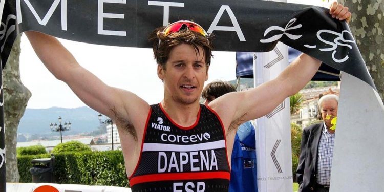 María Ortega e Pablo Dapena proclámanse campións do Tríatlon Atlántico-Baiona