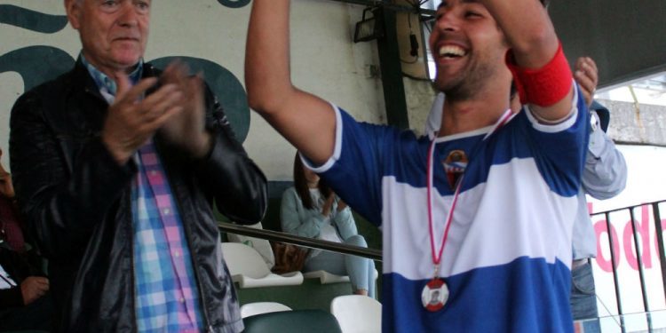 El Gran Peña levanta por primera vez la Copa Vigo