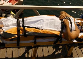 El comité de regatas de Baiona rescata al piloto de una moto de agua en problemas