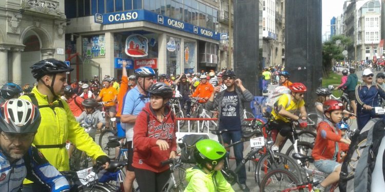 Cientos de bicis recorren la ciudad en la Pedaliña