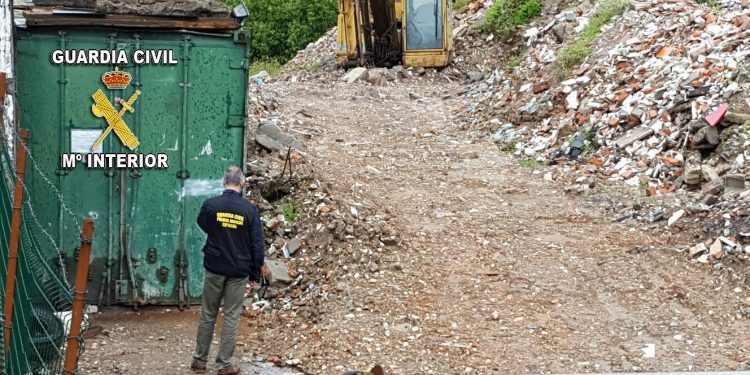 Investigan a tres personas por un vertido ilegal de residuos peligrosos en Gondomar