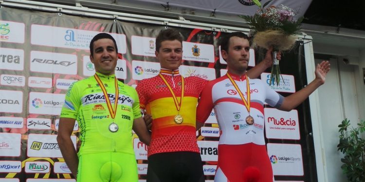 Aser Estévez y José Manuel Gutiérrez lideran al Rías Baixas en Ávila