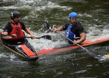 El cangués Álex Casal busca una plaza en el Mundial de kayak polo