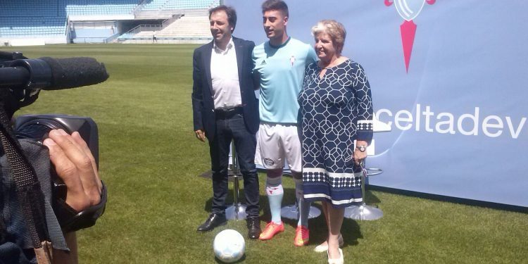 «Vengo al primer equipo de Galicia»