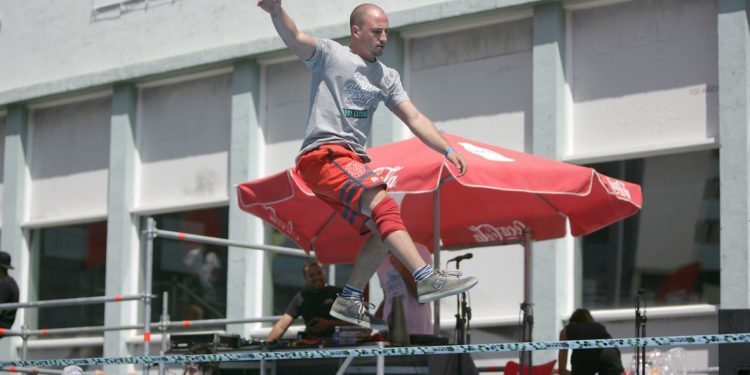 El Slackline sorprende como nueva disciplina en el Vigo Street Stunts