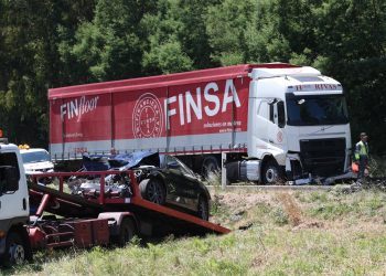 Herido el conductor de un turismo tras colisionar contra un trailer