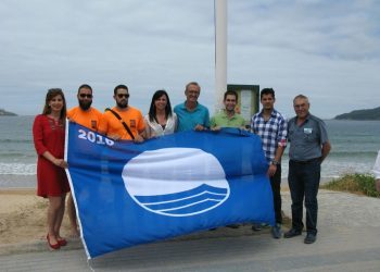 Nigrán iza las banderas azules en Patos y Praia América