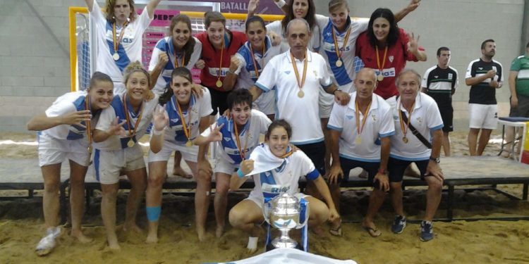 Galicia, cunha nutrida presenza viguesa, proclámase campioa de España