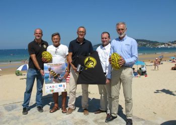 Cerca de 200 jugadores, en el torneo de rugby playa de Praia América