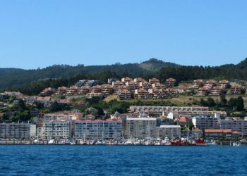 Incendio en un yate atracado en Baiona