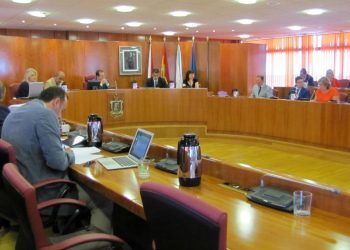 As familias alertan ante o desvío de alumnos de Navia a Valadares