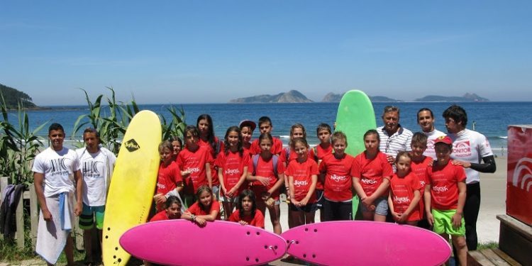 Decenas de surfistas participarán en la V Travesía de Paddle Surf Baiona