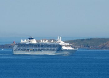 El crucero-residencia más grande y lujoso del mundo ya está en Vigo con 150 millonarios