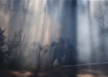 Incendio en Coiro Cangas brigadistas fuego lume