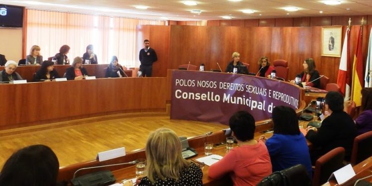 Denuncian que a Xunta pechará en agosto o punto de encontro para familias en Vigo
