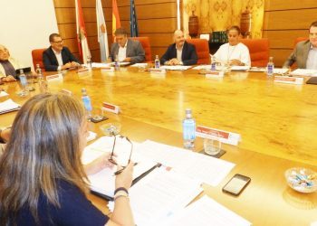 Batalla política subida de tono en la Zona Franca con un empresario en el epicentro