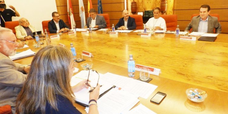 Batalla política subida de tono en la Zona Franca con un empresario en el epicentro