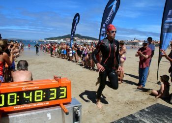 Marcos Vila y Ramón Fernández se imponen en la Travesía a nado Costa Serena