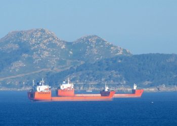 Dos gemelos semisumergibles en la Ría para un «megatraslado»