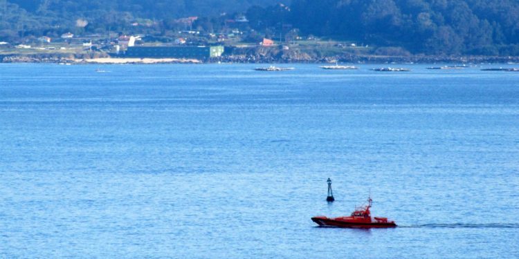Rescatado el piloto de una moto de agua perdido entre la niebla en Ons