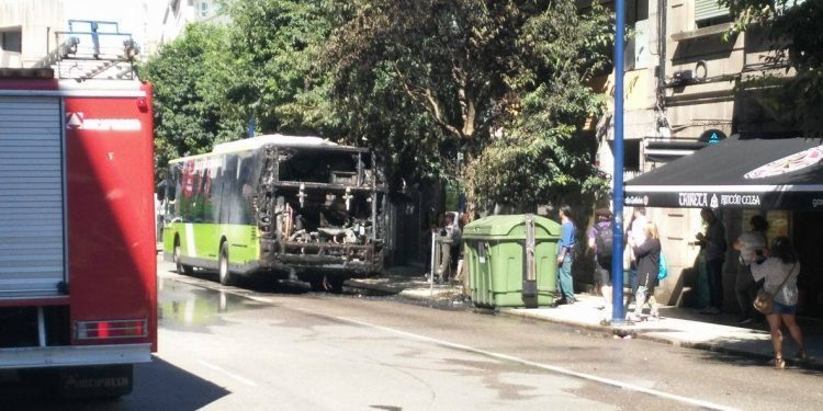 Arde un autobús urbano en Vigo